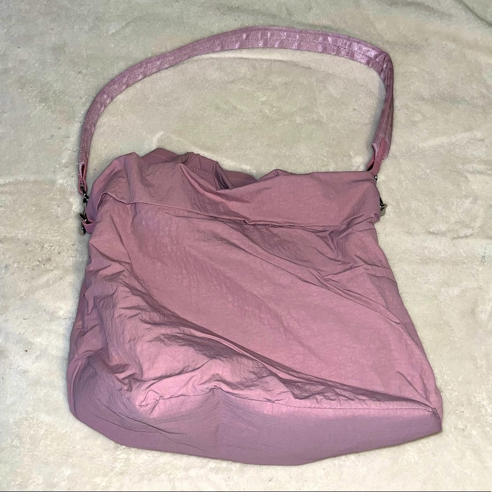Lululemon Active Wear Bag Gym Bag New Purple Plum Crossbody over the shoulder
